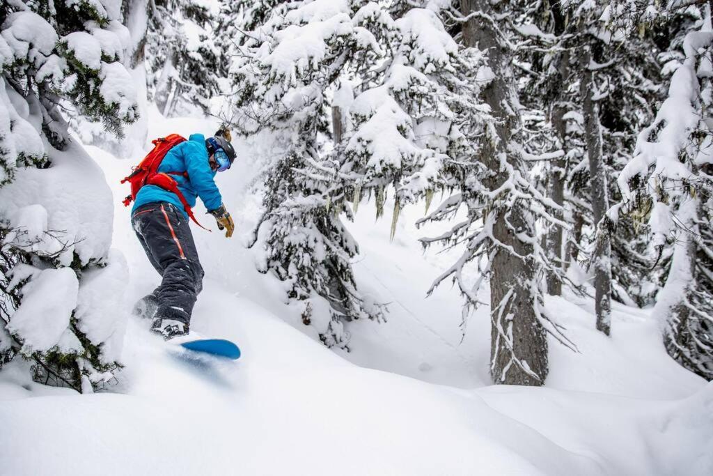 Ski In Ski Out With Huge Game Room And Hot Tub Fernie Esterno foto