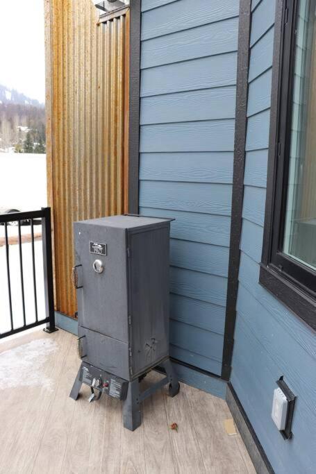 Ski In Ski Out With Huge Game Room And Hot Tub Fernie Esterno foto